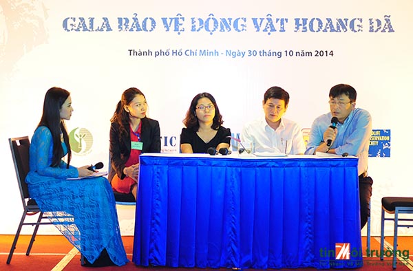 Đại[-]diện[-]Cục[-]Hải[-]quan[-]TP_[-]HCM,[-]Phòng[-]Cảnh[-]sát[-]môi[-]trường[-]C49B,[-]Tổ[-]chức[-]ENV,[-]Tổ[-]chức[-]WCS[-]chia[-]sẻ[-]tại[-]Gala(1).jpg"